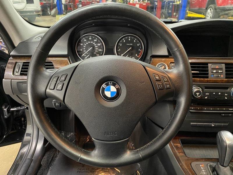 Used 2011 BMW 335i xDrive Sedan image 18