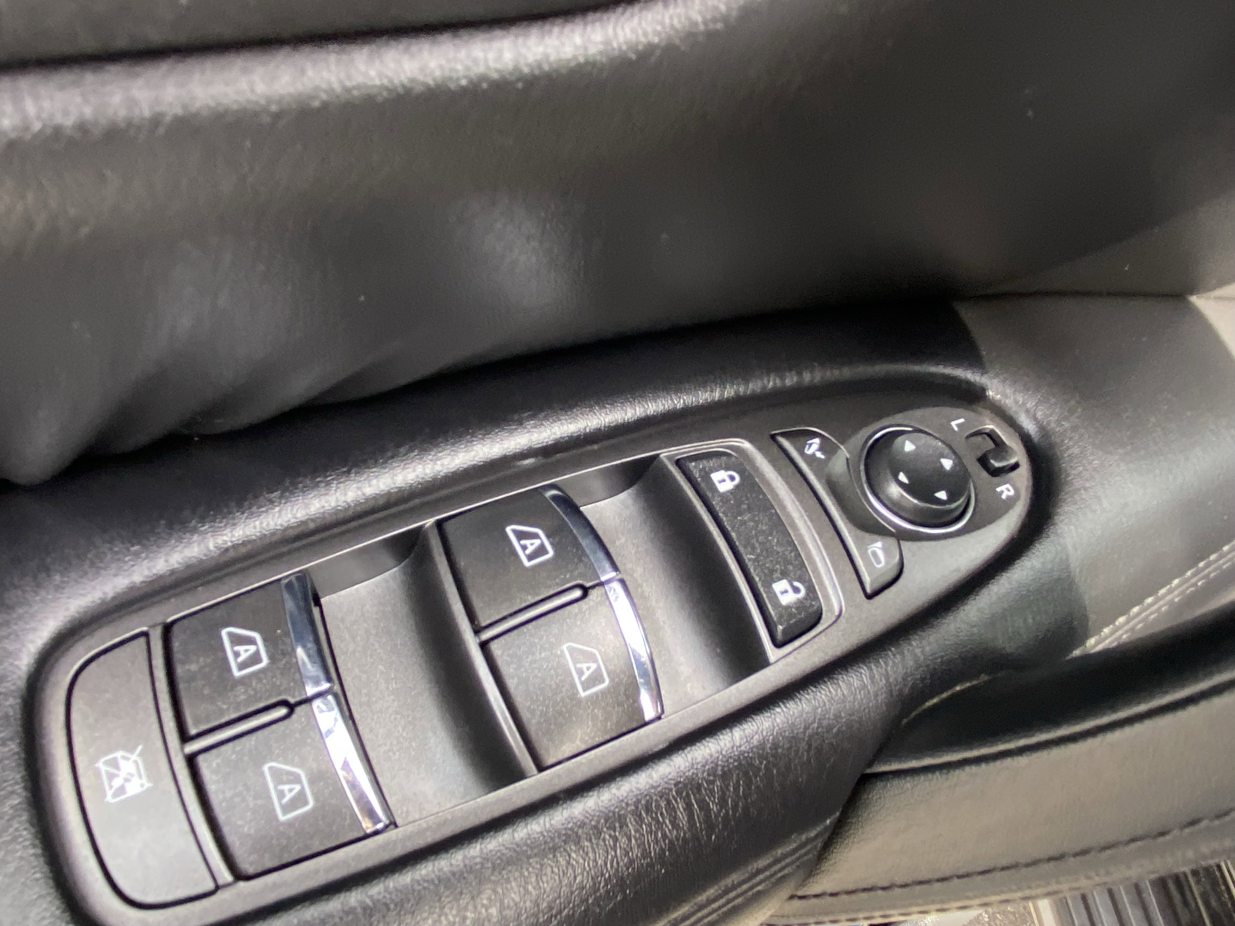 Used 2023 Nissan Armada SL image 18