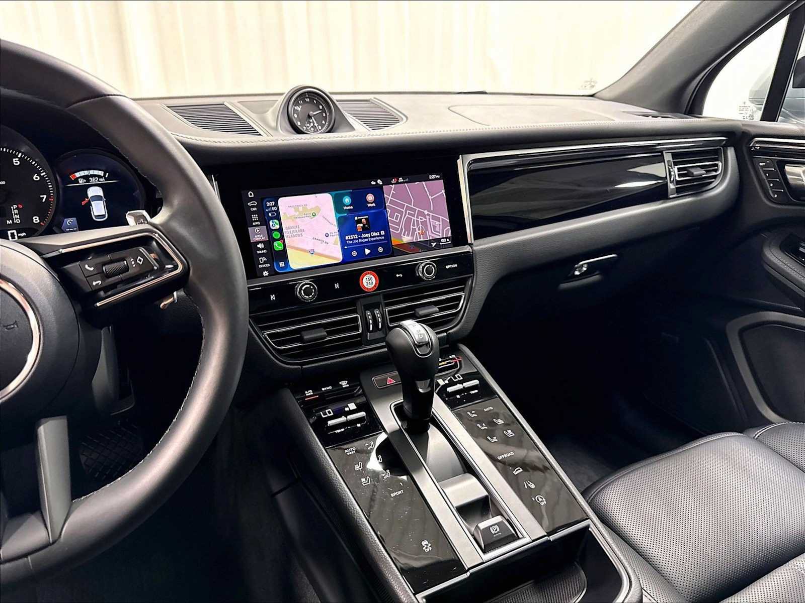 Used 2026 Porsche Macan AWD/4WD image 18