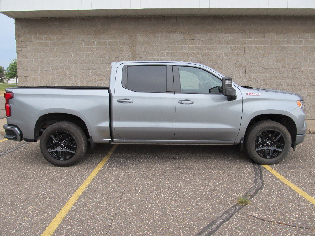 Used 2023 Chevrolet Silverado 1500 RST image 3