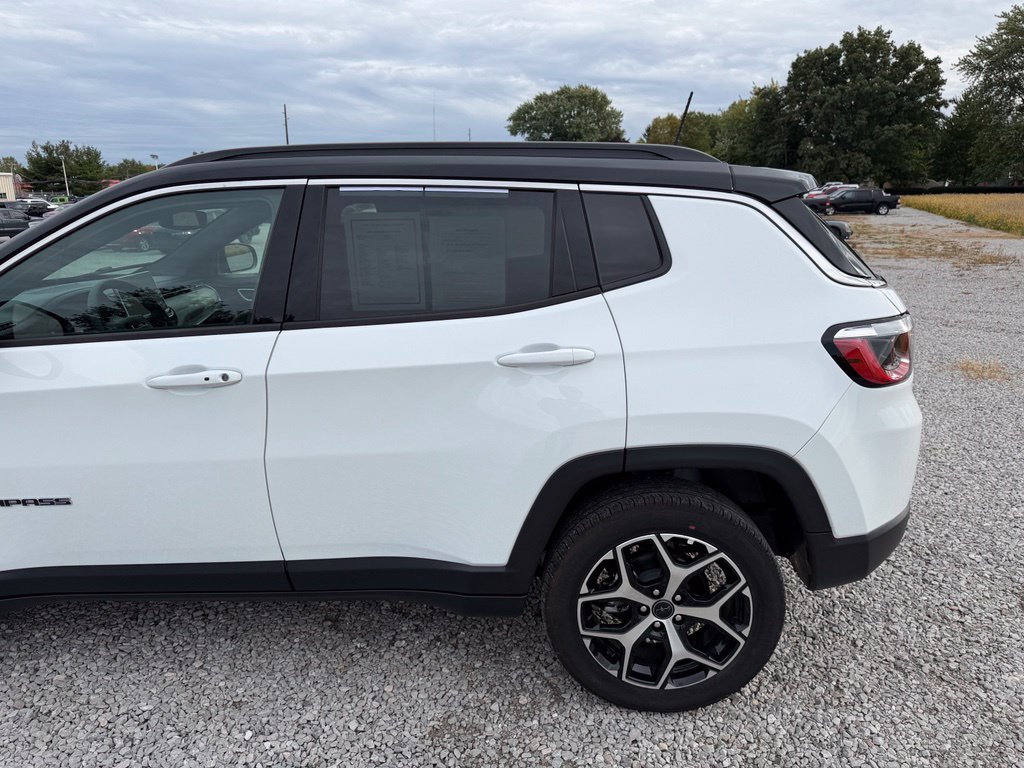 Used 2026 Jeep Compass Limited AWD/4WD image 27