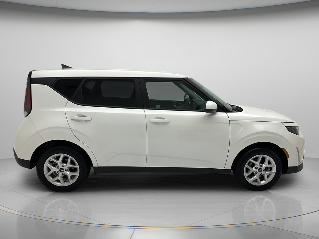 Used 2025 Kia Soul LX w/ LX Technology Package FWD image 6