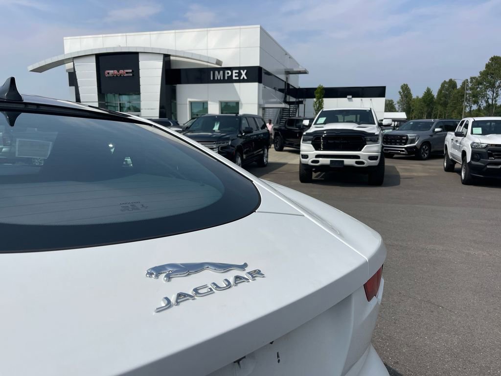 Used 2015 Jaguar F-TYPE Coupe image 28