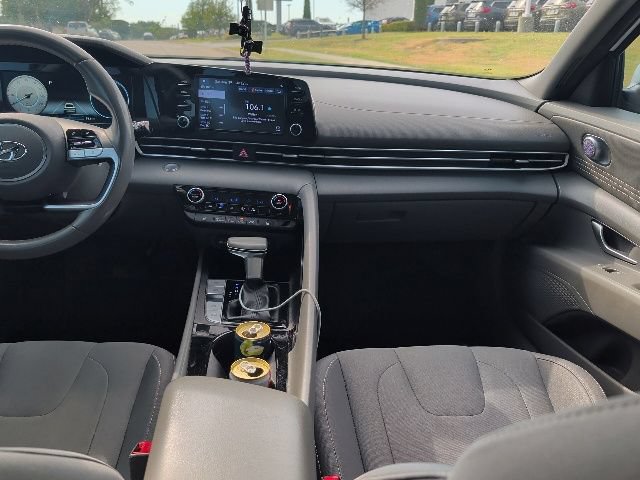 Used 2021 Hyundai Elantra SEL w/ Convenience + Premium Package FWD image 10