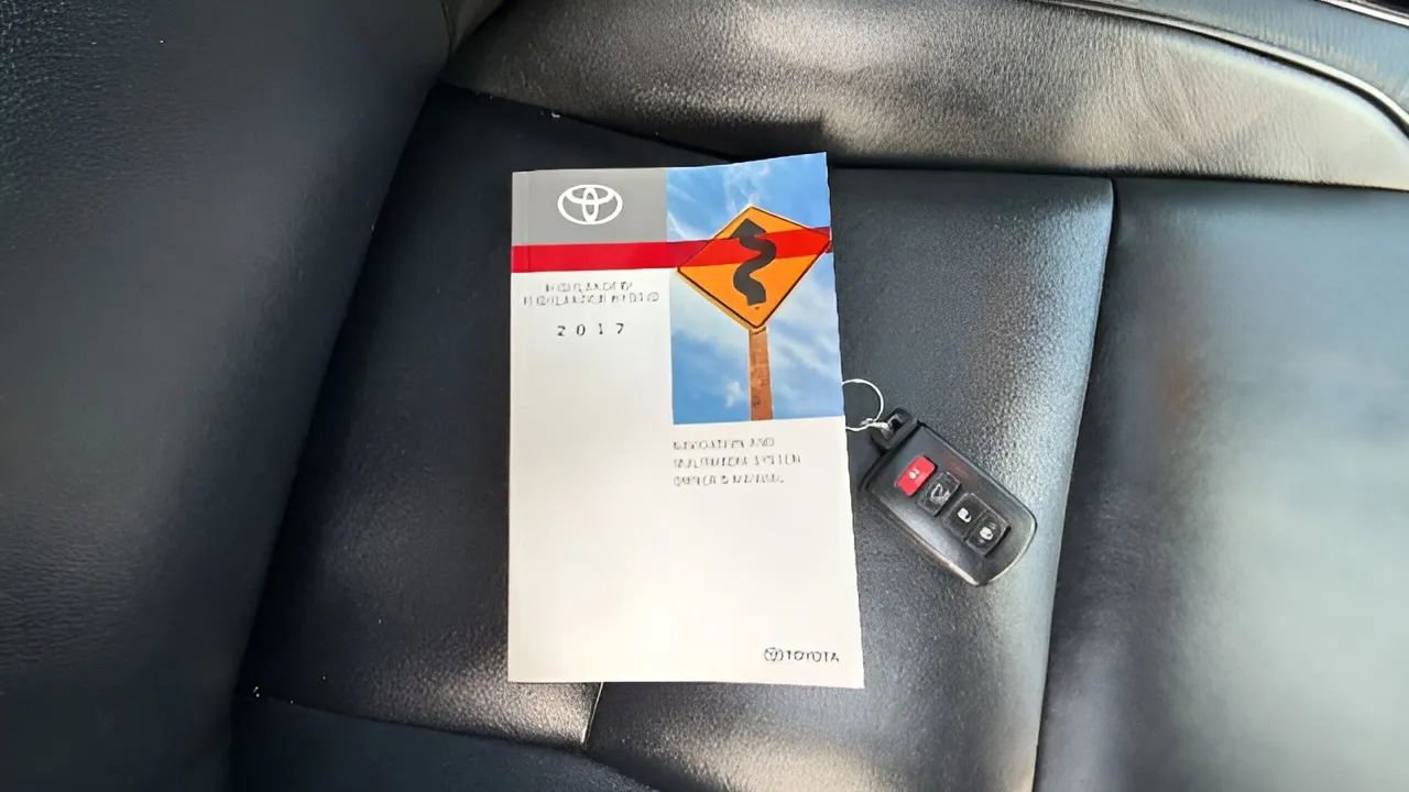 Used 2017 Toyota Highlander XLE image 39