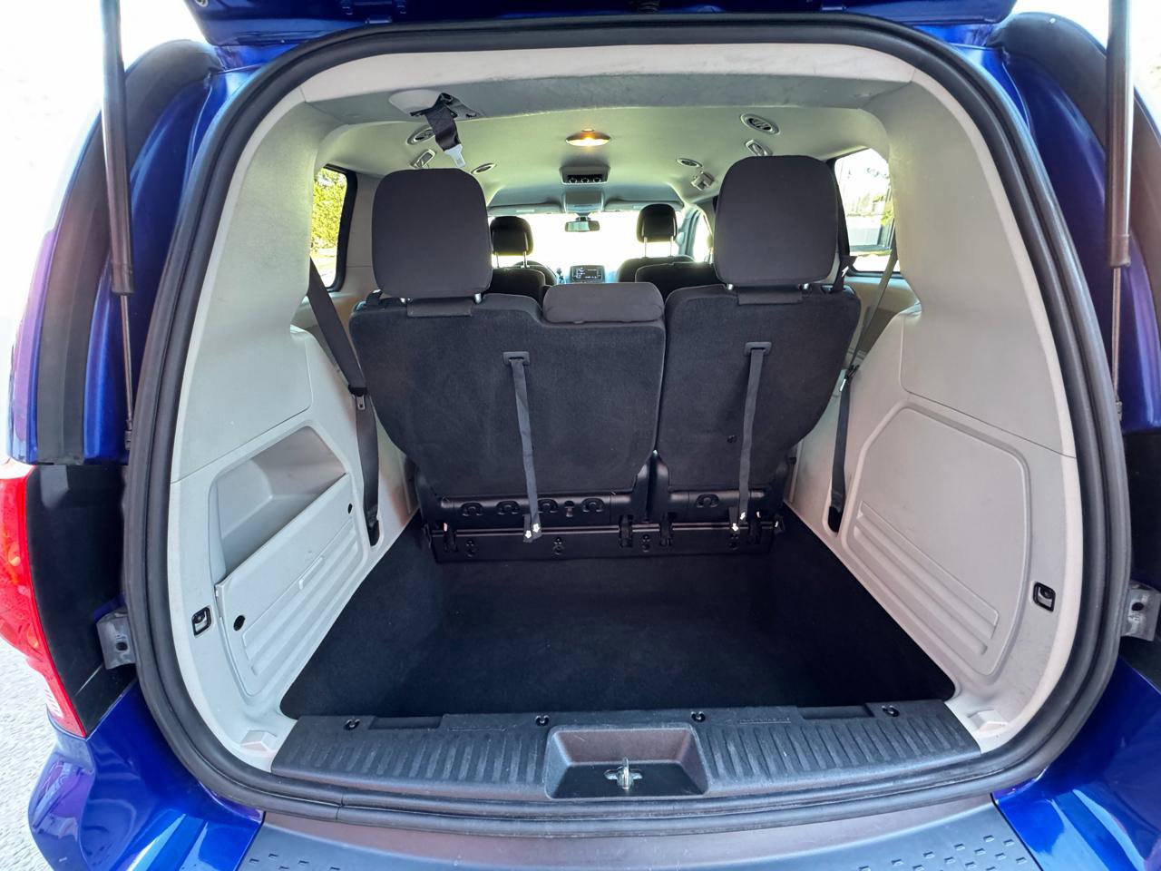 Used 2019 Dodge Grand Caravan SE image 12