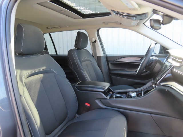 Used 2023 Jeep Grand Cherokee L Laredo w/ Luxury Tech Group I AWD/4WD image 25