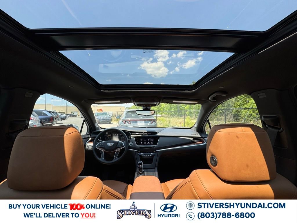 Used 2025 Cadillac XT5 Premium Luxury w/ Technology Package AWD/4WD image 3
