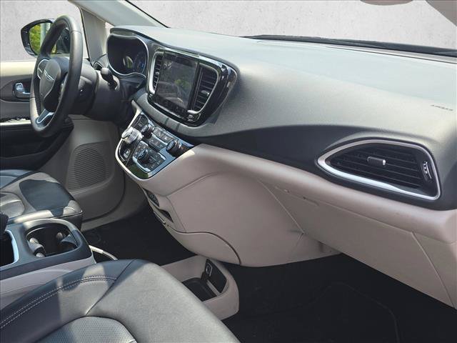 Used 2024 Chrysler Pacifica Touring-L FWD image 25
