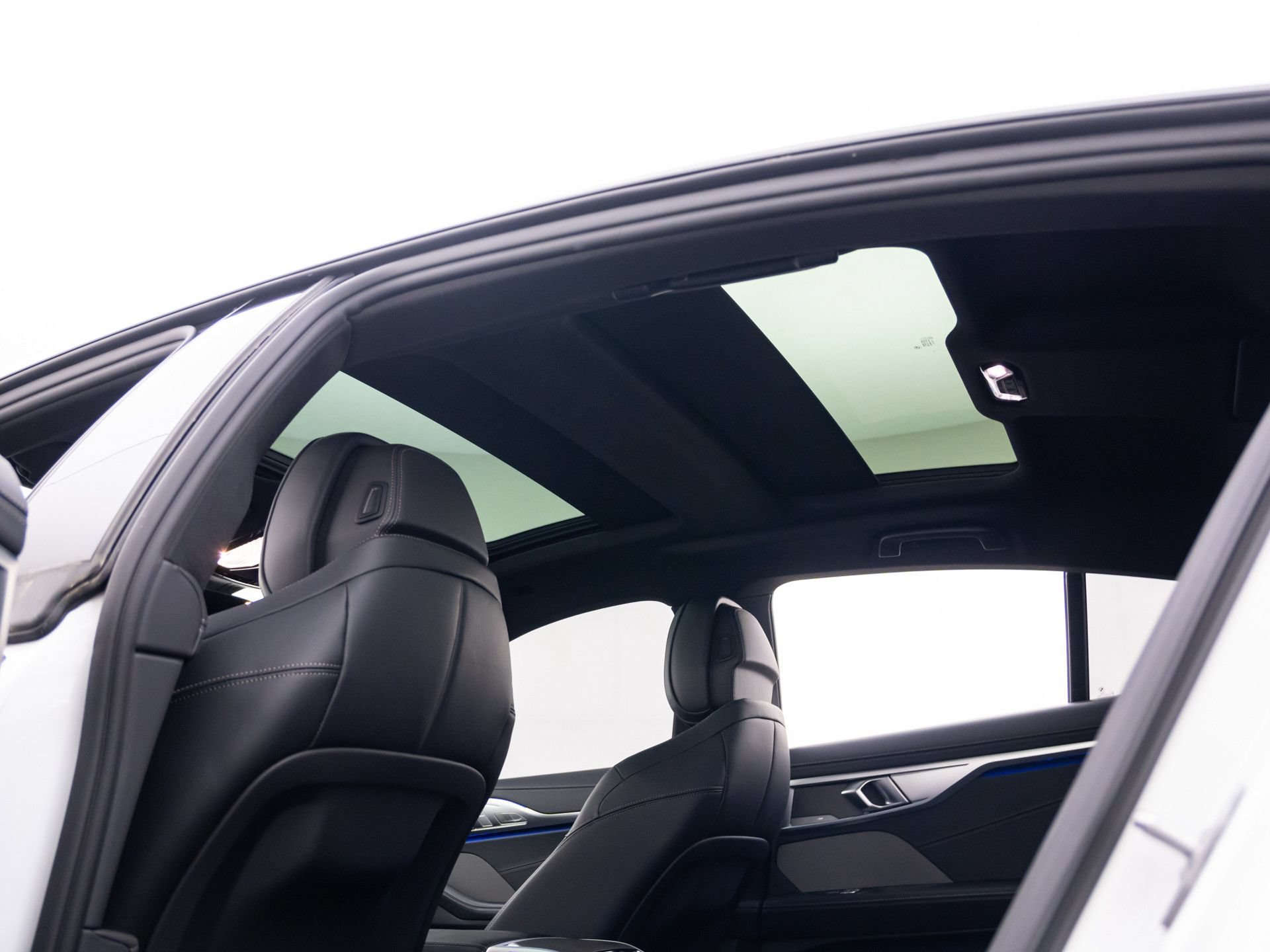 Certified 2025 BMW 840i xDrive AWD/4WD image 18