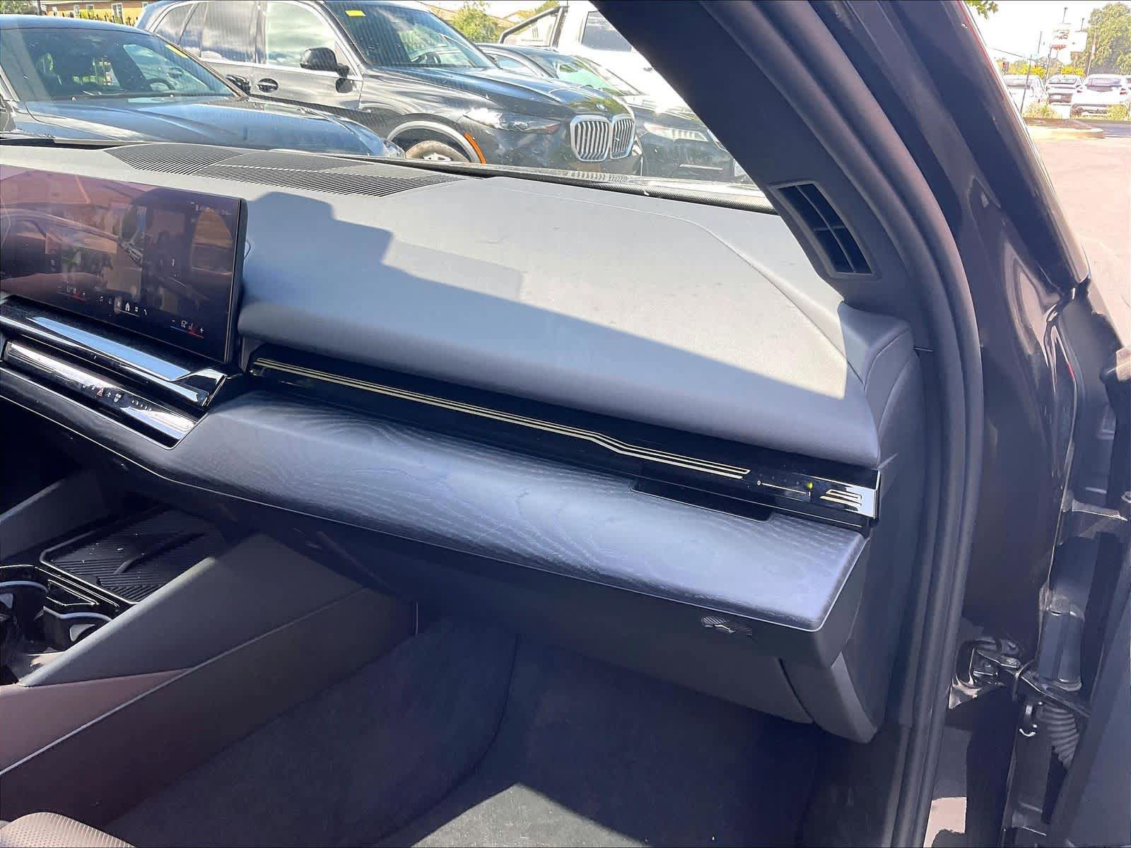 Used 2024 BMW 530i w/ Premium Package RWD image 17
