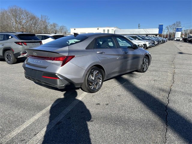 Used 2025 Hyundai Elantra Sport image 3