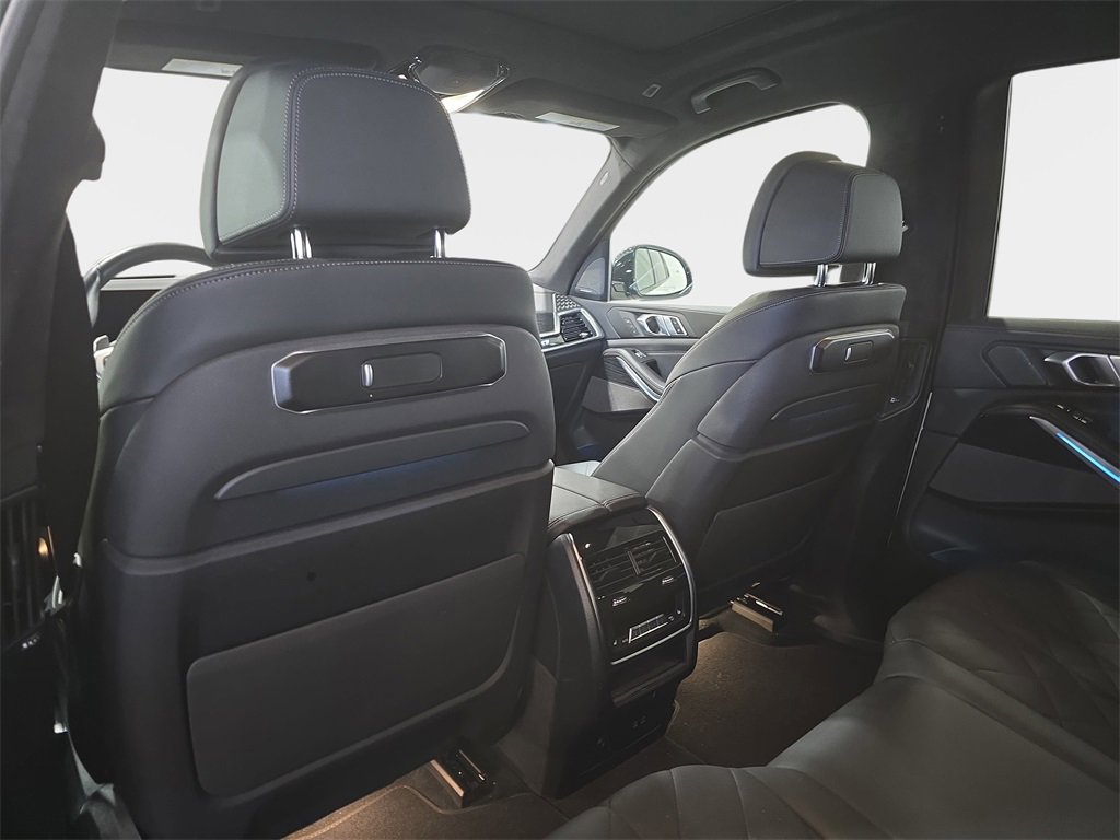 Used 2024 BMW X7 xDrive40i w/ M Sport Package image 11