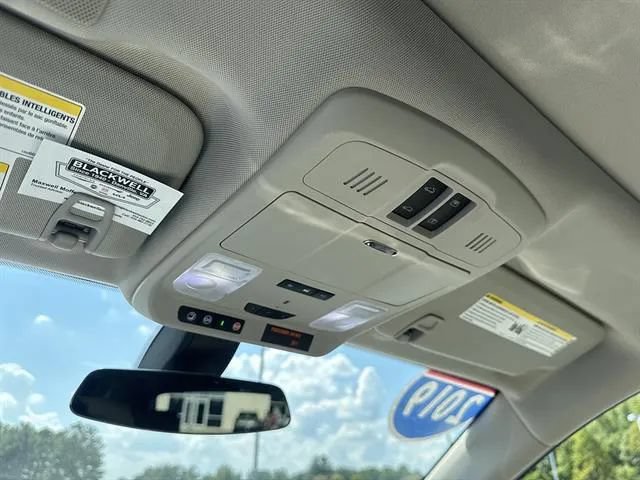 Used 2019 Buick Envision Essence FWD image 11