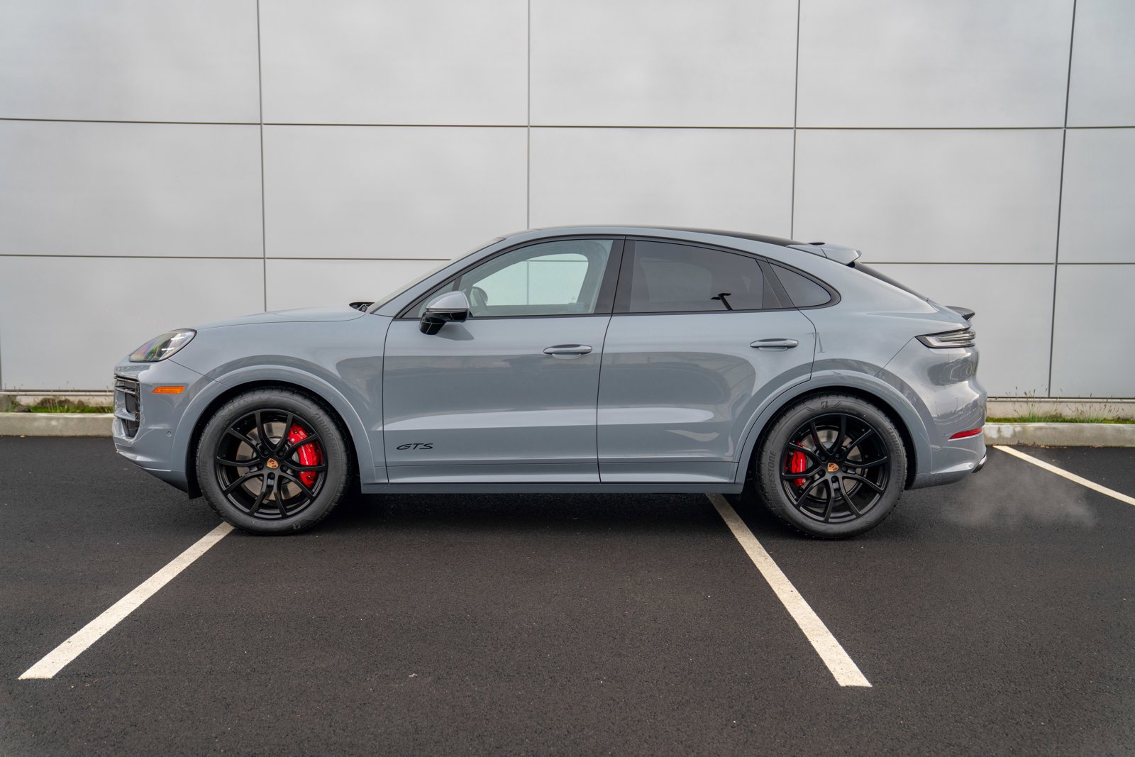 New 2026 Porsche Cayenne GTS image 2