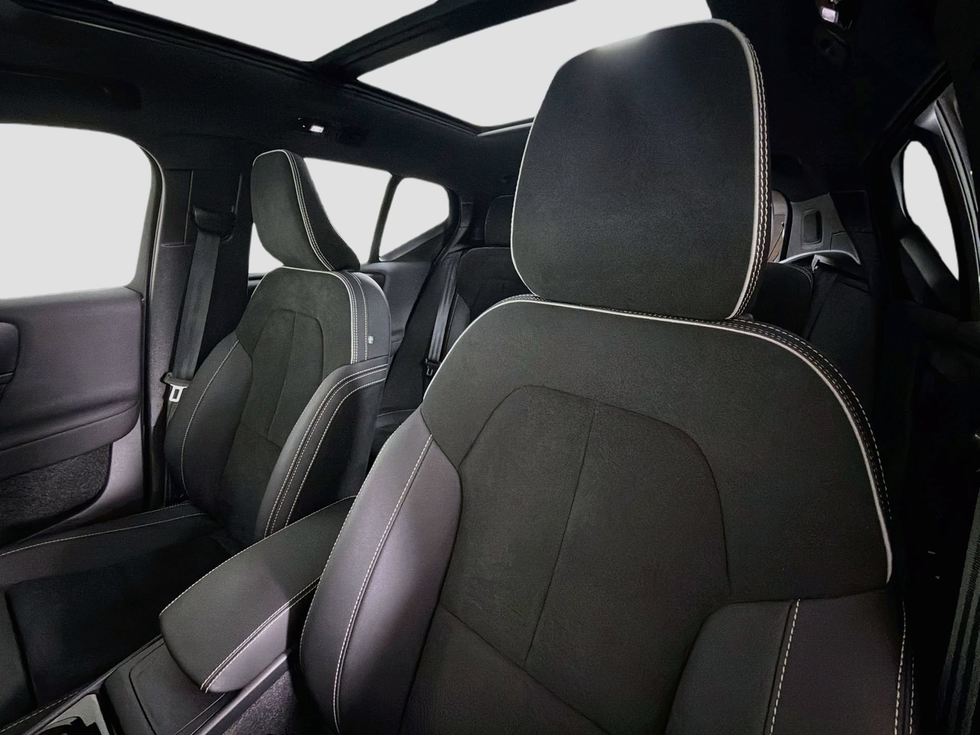 Certified 2023 Volvo XC40 B5 Ultimate w/ Protection Package Premier AWD/4WD image 22