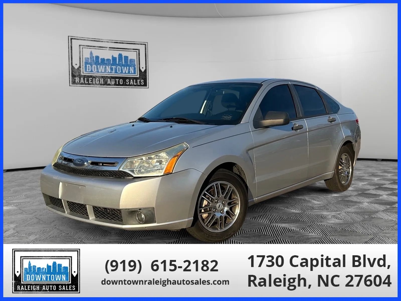 Used 2010 Ford Focus SE image 1