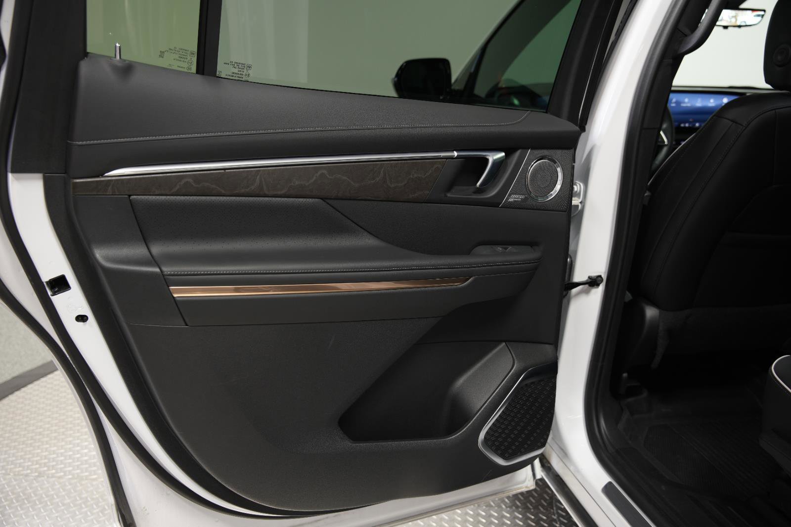 Used 2025 Buick Enclave Avenir image 19