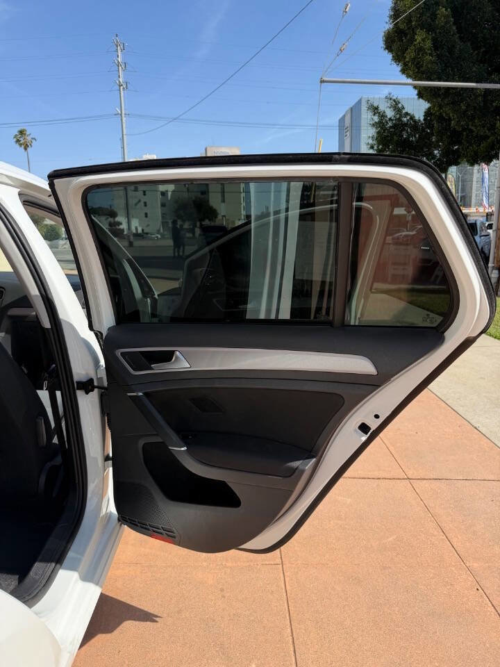 Used 2016 Volkswagen e-Golf SE w/ DC Fast Charging Package FWD image 26