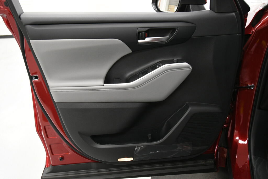New 2023 Toyota Highlander XLE image 11