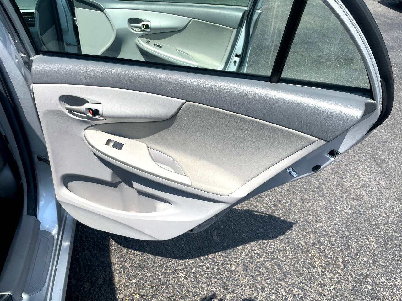 Used 2010 Toyota Corolla image 23