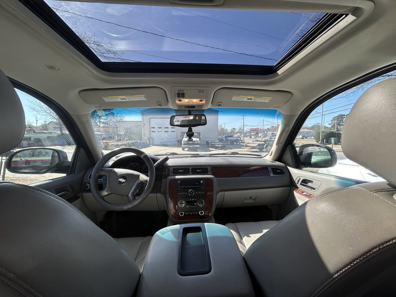 Used 2014 Chevrolet Suburban LT image 15