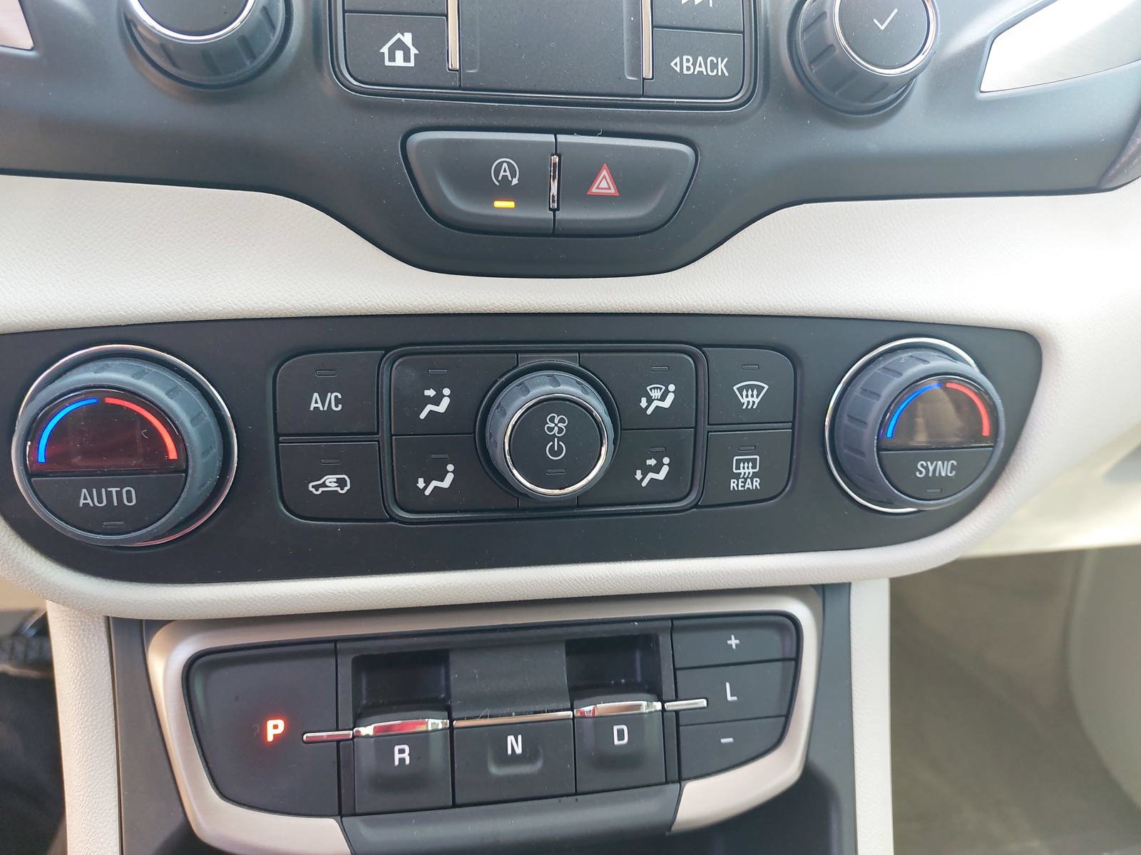 Used 2024 GMC Terrain Denali w/ Denali Premium Package AWD/4WD image 21