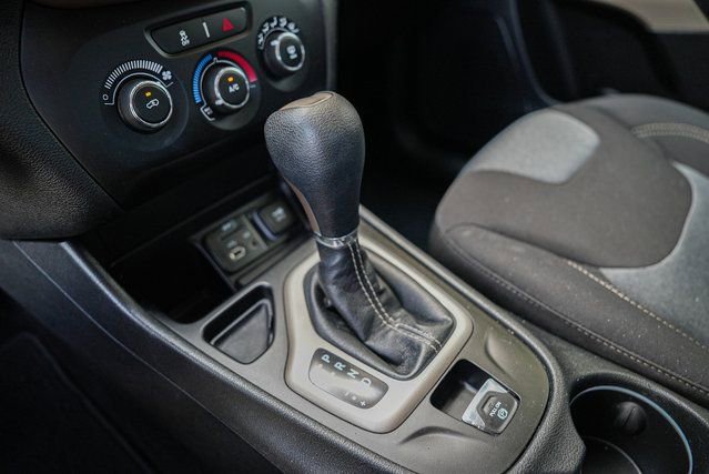 Used 2018 Jeep Cherokee Sport FWD image 23