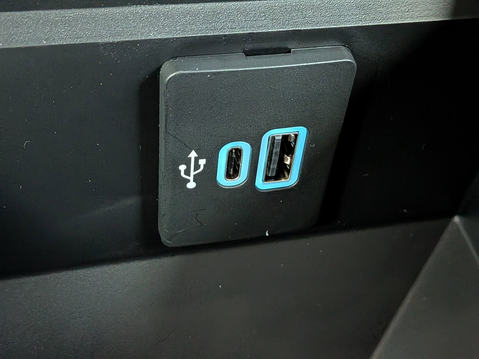 New 2026 Ford F250 Lariat w/ Black Appearance Package image 25