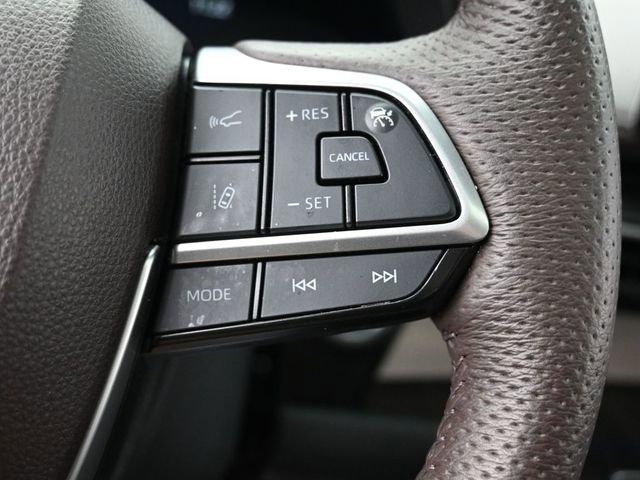 Used 2024 Toyota Sienna Platinum image 16