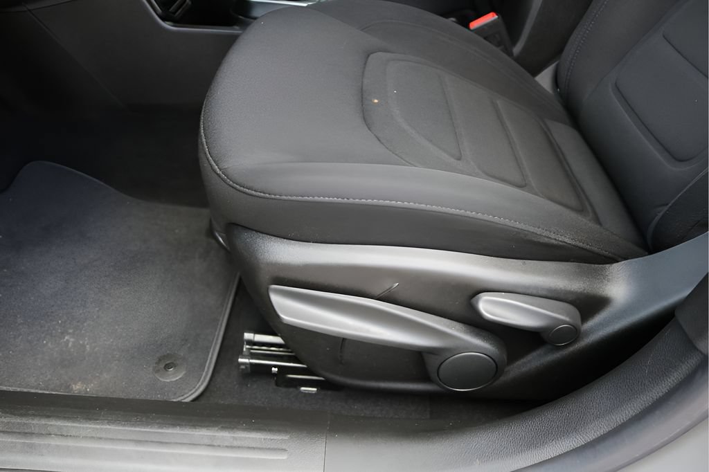 Used 2021 Jeep Renegade Latitude FWD image 12