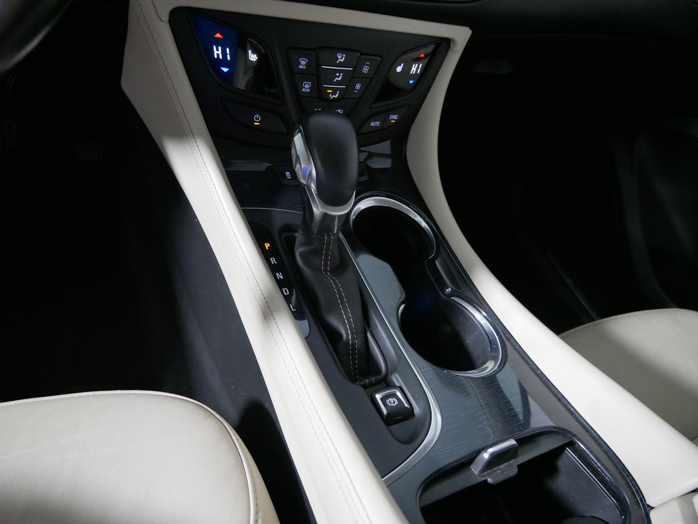 Used 2018 Buick Envision Essence image 25