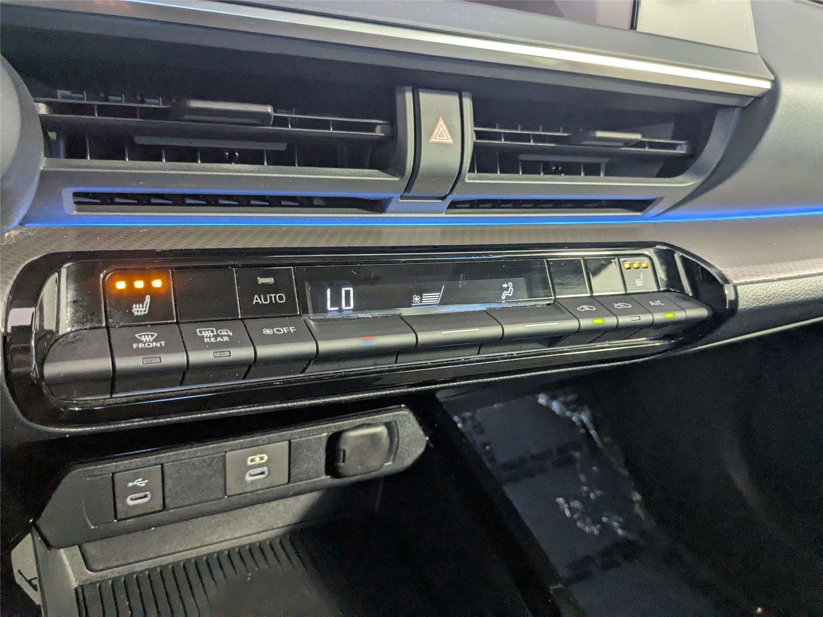 Used 2023 Toyota Prius XLE FWD image 23