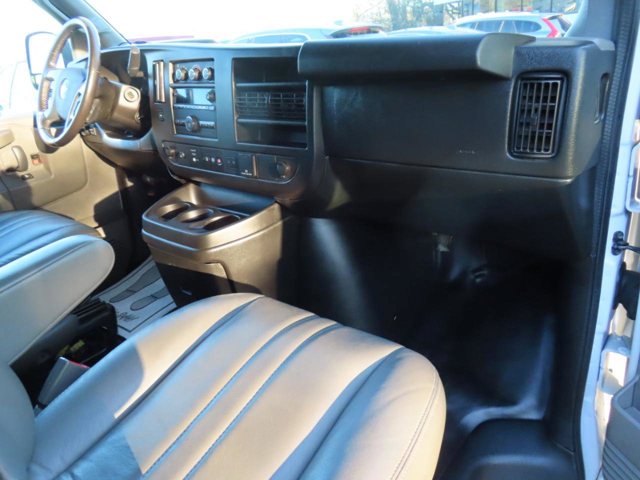 Used 2019 Chevrolet Express 3500 w/ Driver Convenience Package RWD image 21