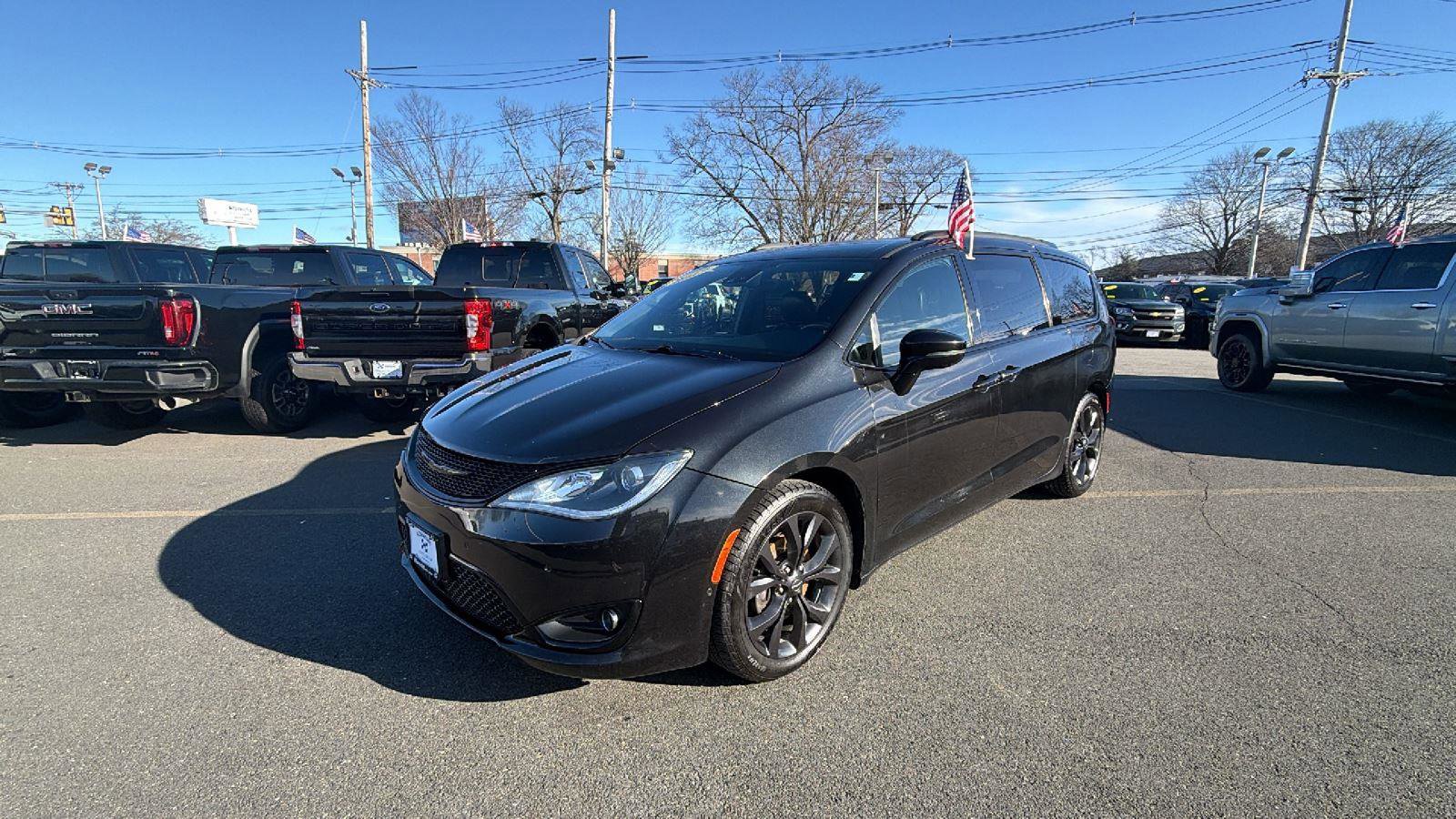 Used 2019 Chrysler Pacifica Limited w/ Advanced Safetytec Group image 3