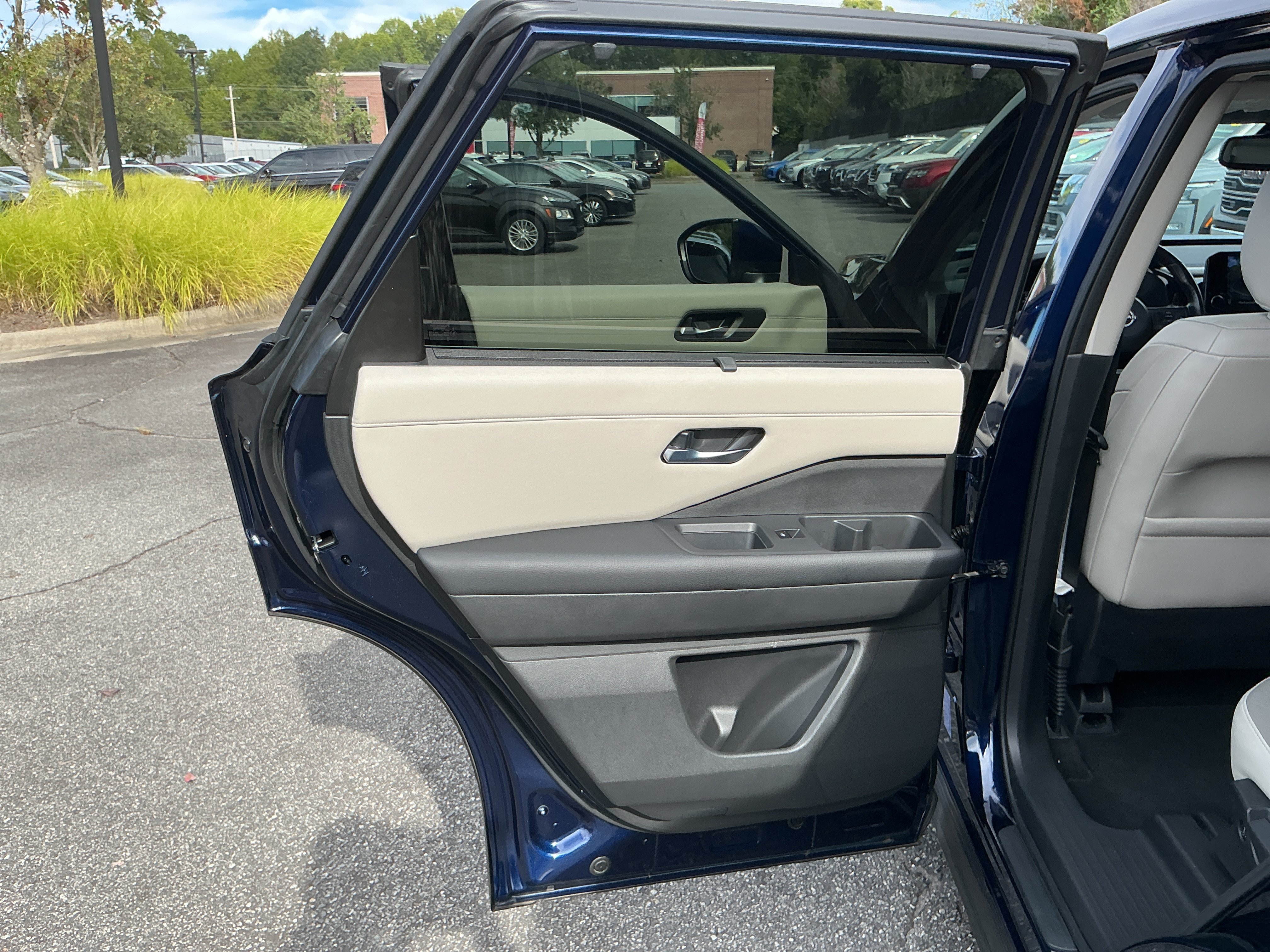 Certified 2022 Nissan Pathfinder SL FWD image 24