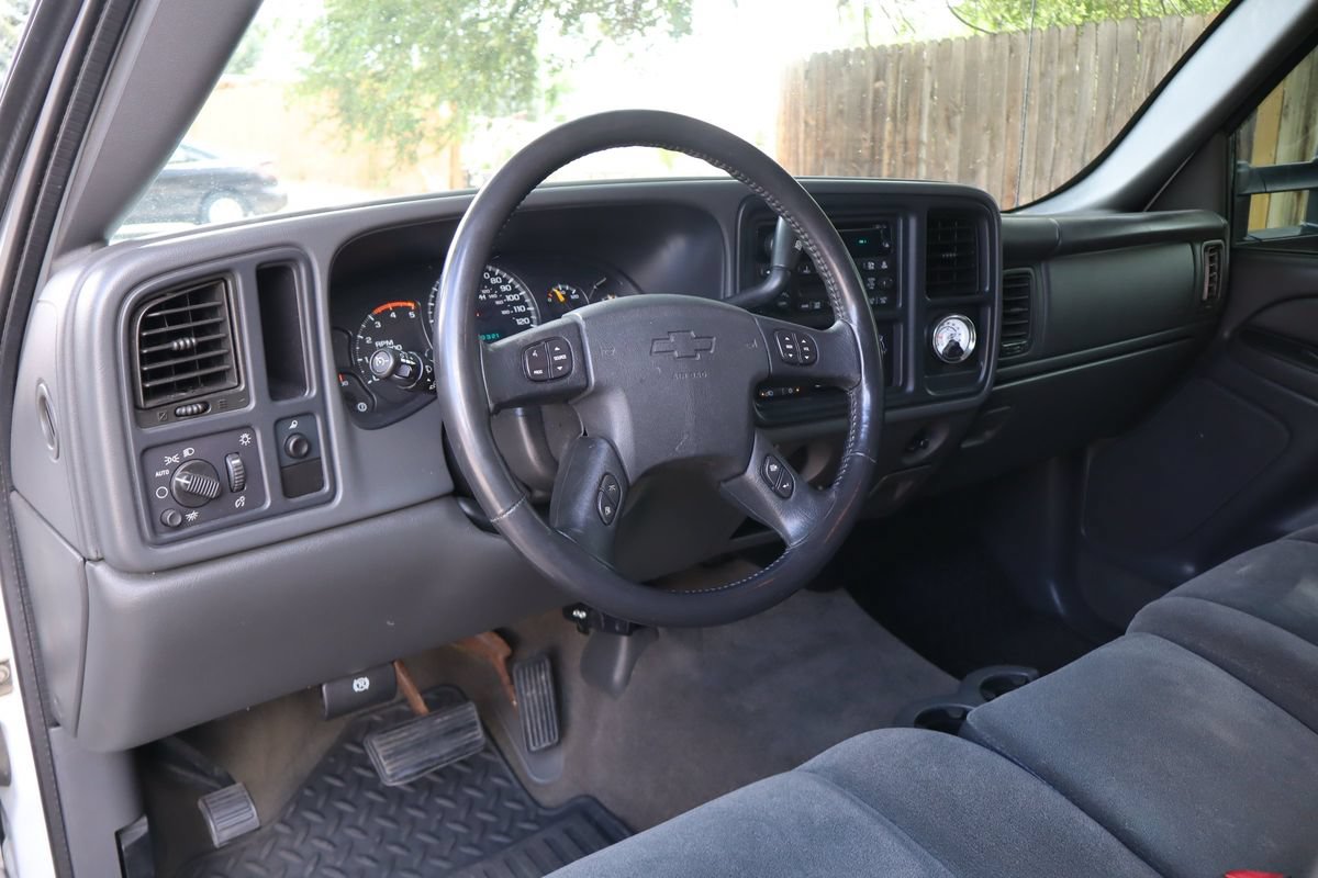 Used 2004 Chevrolet Silverado 3500 LS w/ Heavy-Duty Power Package RWD image 16