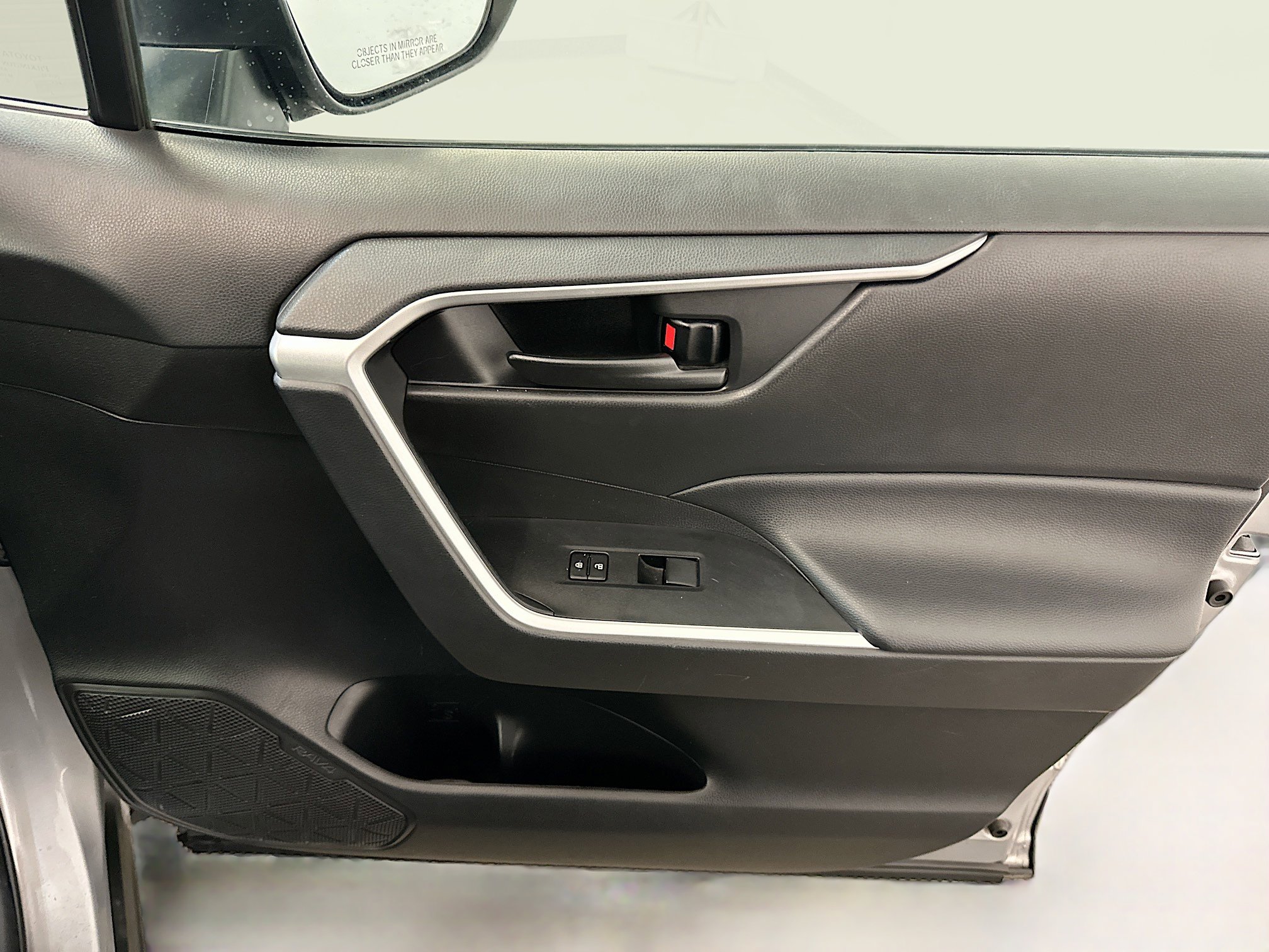 Used 2022 Toyota RAV4 LE image 33