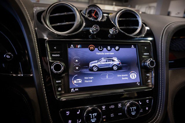 Used 2018 Bentley Bentayga image 49