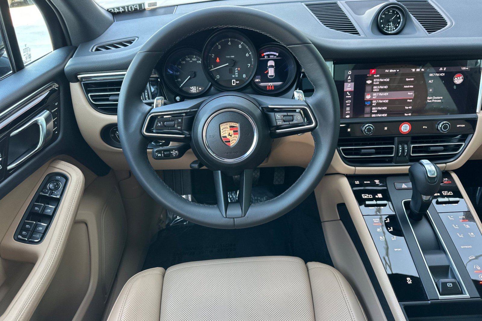 Used 2025 Porsche Macan image 14