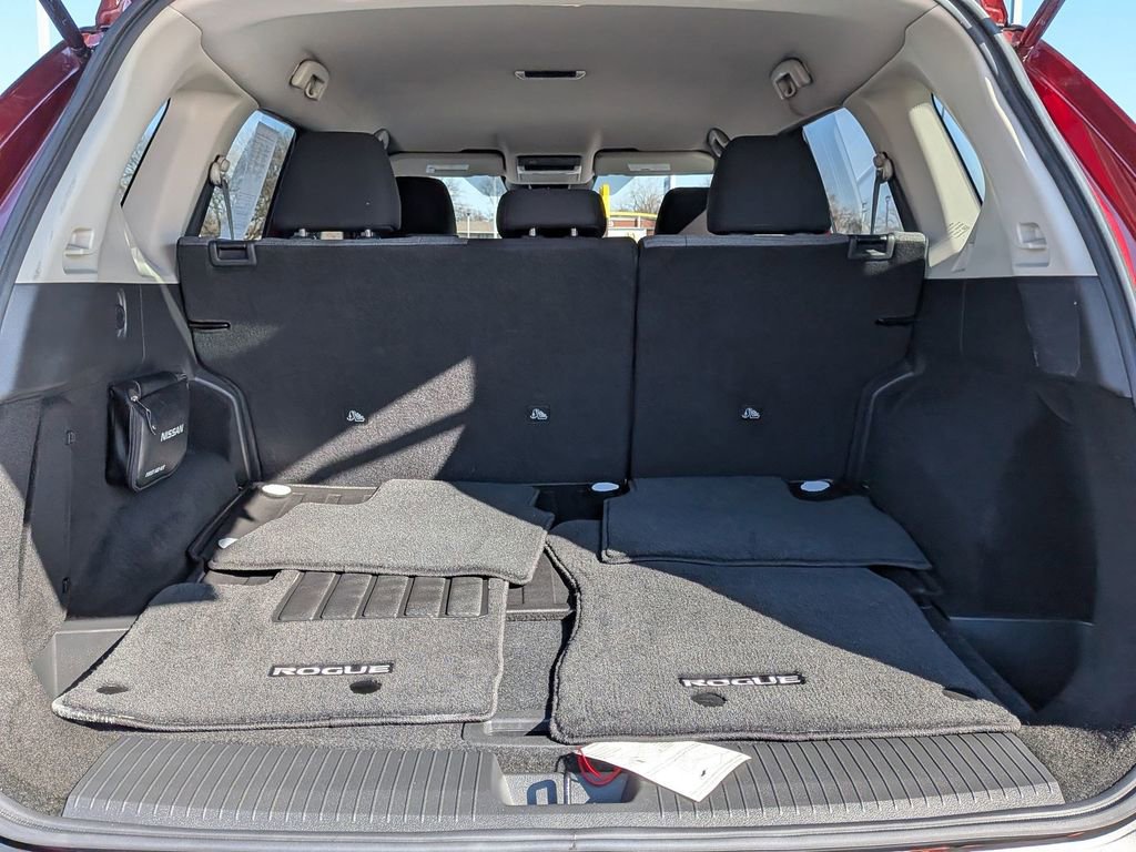 Used 2021 Nissan Rogue SV image 18