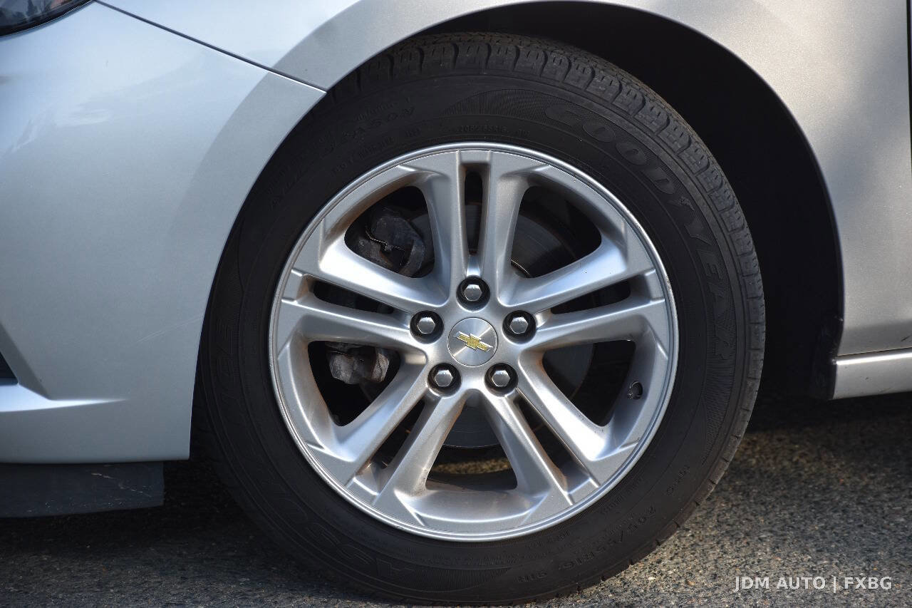 Used 2017 Chevrolet Cruze LT w/ Convenience Package image 34