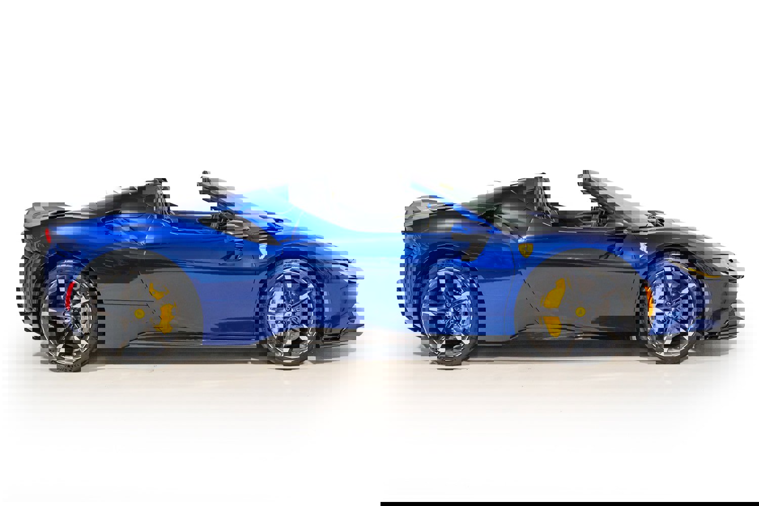 Used 2022 Ferrari SF90 Spider image 8