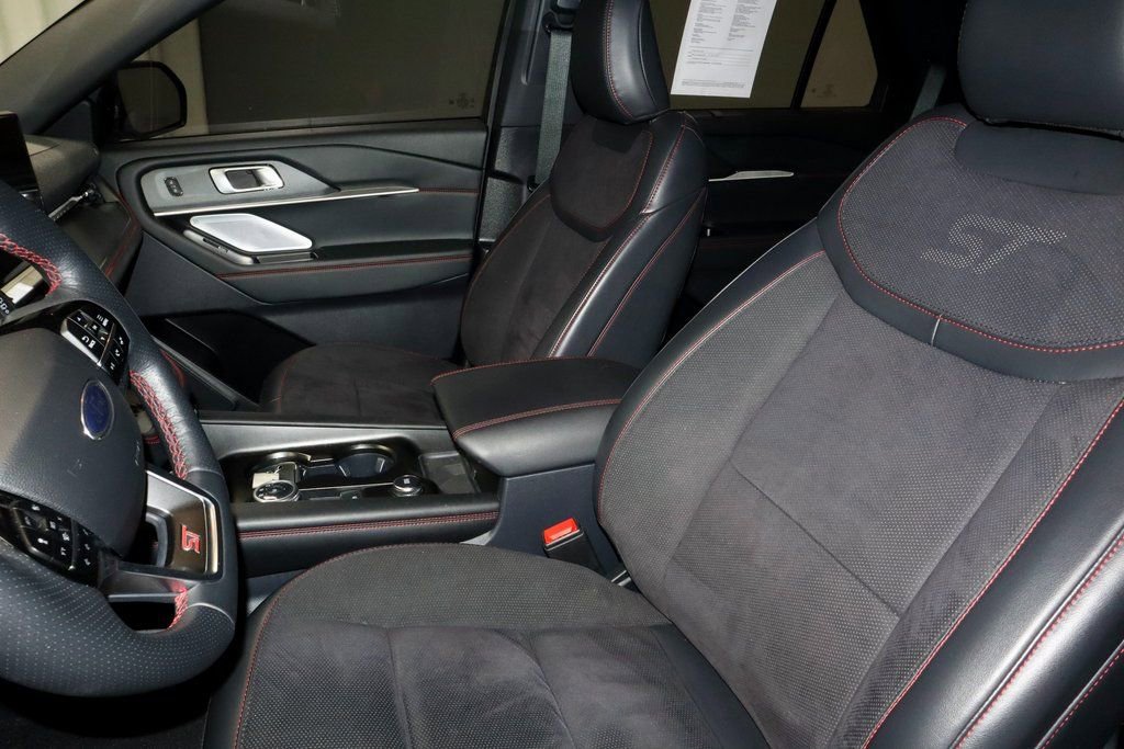 Certified 2025 Ford Explorer ST image 26