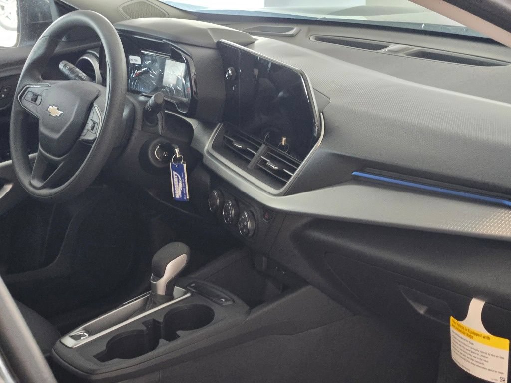 New 2026 Chevrolet Trax LS w/ LS Convenience Package FWD image 6