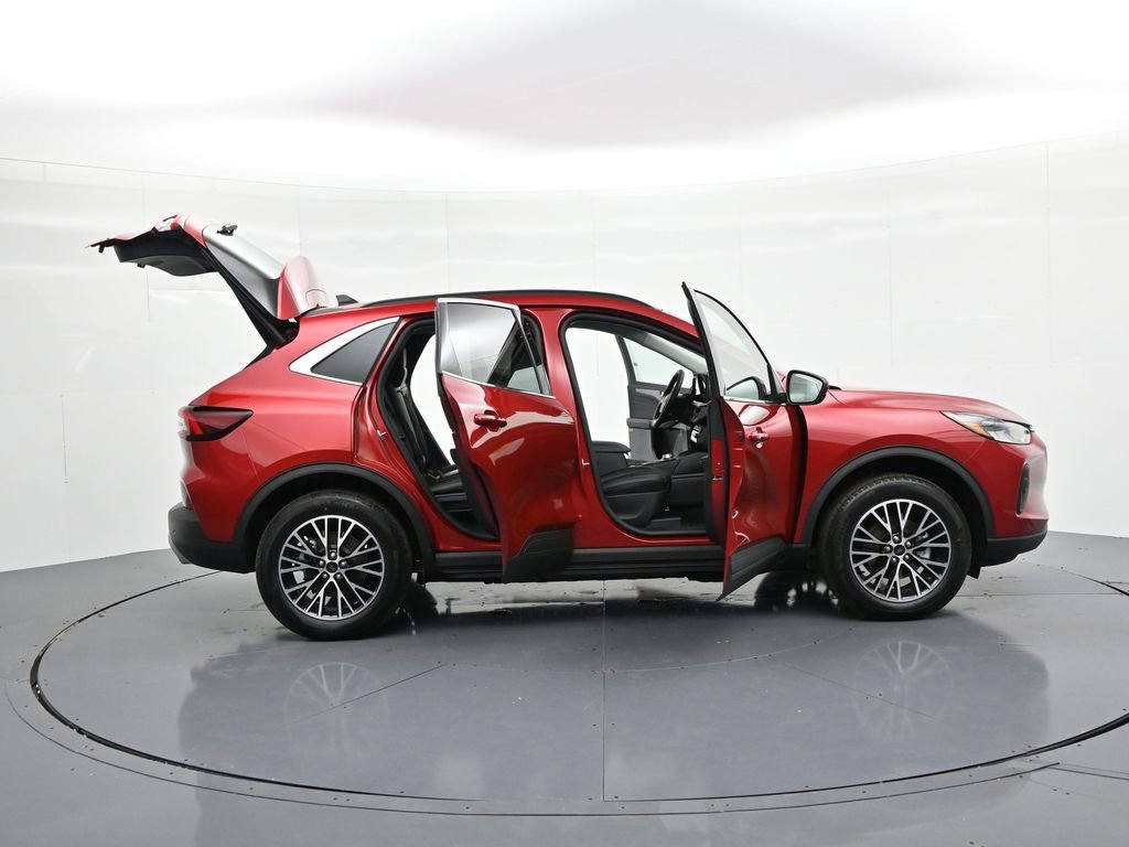 New 2026 Ford Escape SE w/ Class II Trailer Tow Package image 31