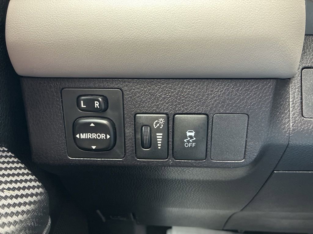 Used 2014 Toyota RAV4 XLE image 19