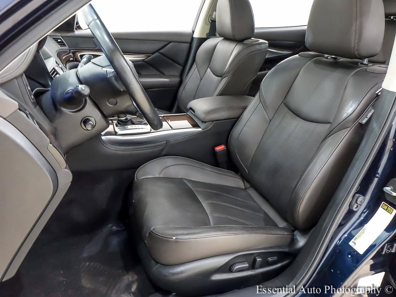 Used 2015 INFINITI Q70 L 3.7 w/ Deluxe Touring Package AWD/4WD image 13