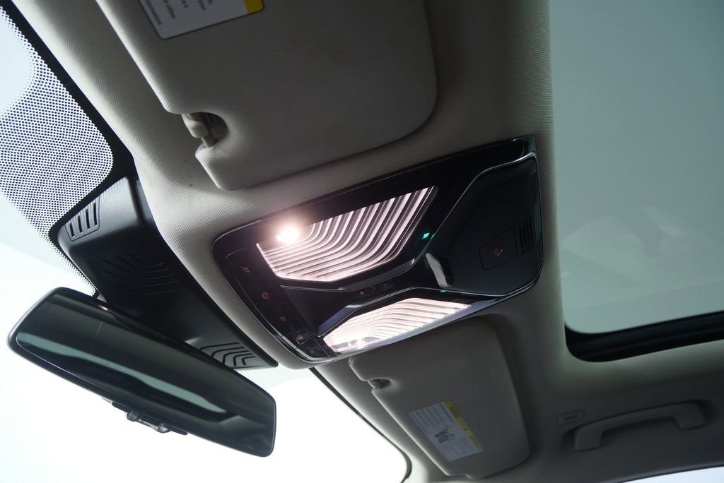 Used 2020 BMW 740i w/ Premium Package image 13