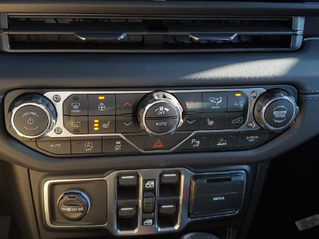 New 2026 Jeep Wrangler Unlimited Sahara AWD/4WD image 26